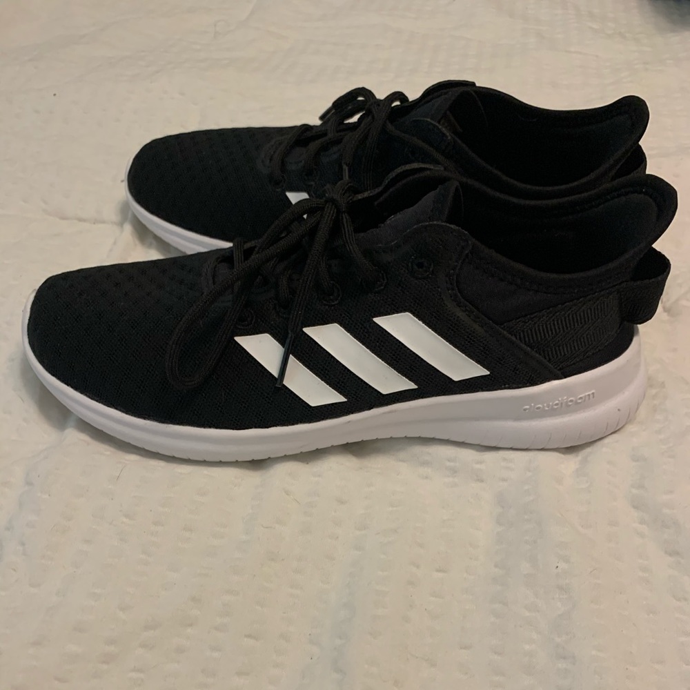 Adidas Size 7 shoes